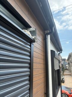 草加市で３台の手動シャッターをソムフィキットで電動化工事　 #窓シャッター #電動化 #LIXIL #リクシル #ソムフィキット #快適 #防犯 #エアコン効率 #埼玉県