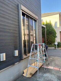 三鷹市でリクシルの掃き出し手動シャッターを電動化工事　 #窓シャッター #電動化 #中古物件 #LIXIL #ソムフィキット #防犯 #エアコン #効率アップ #東京都